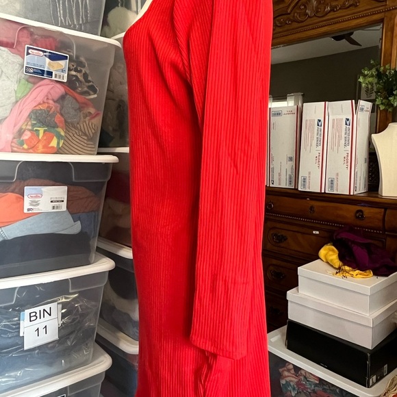 Red Dress - Picture 3 of 6